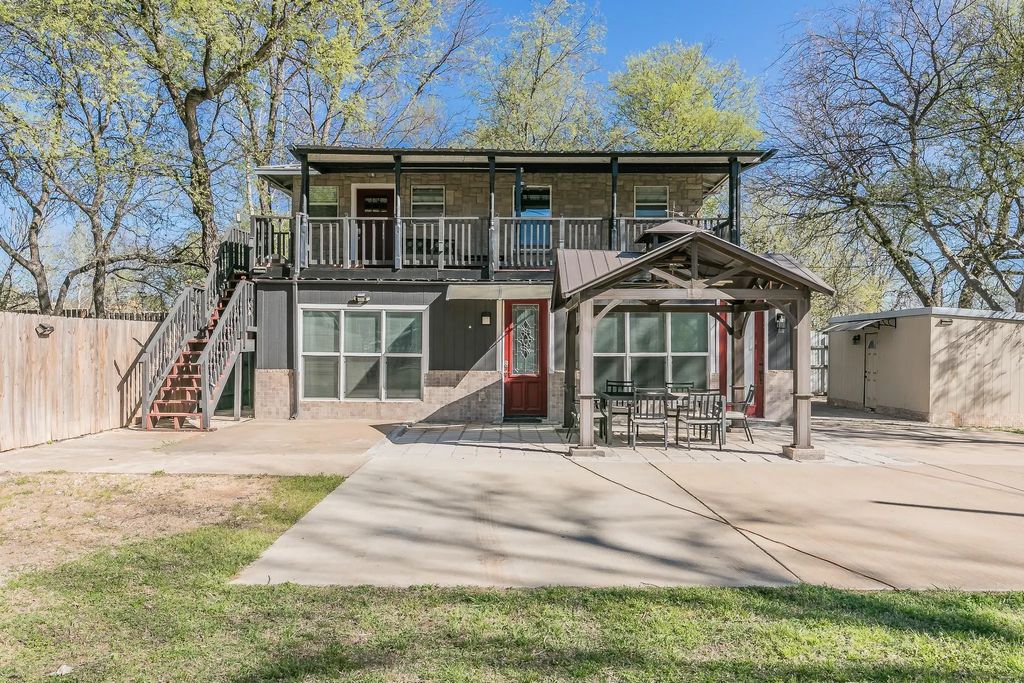 7612 Sommerville Place Road, Fort Worth