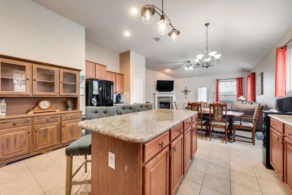 2341 Grand Rapids Drive, Fort Worth