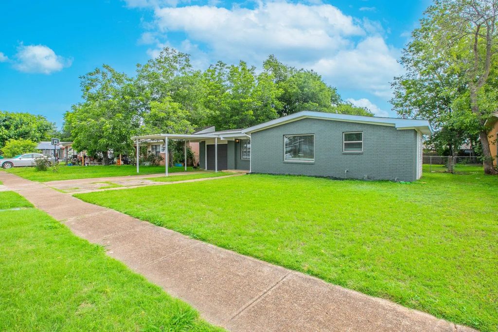 521 Willow Way, McGregor