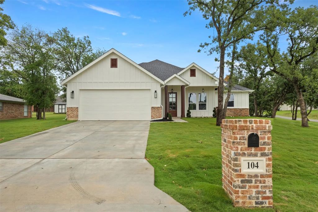 104 Jim Walters Drive, Runaway Bay