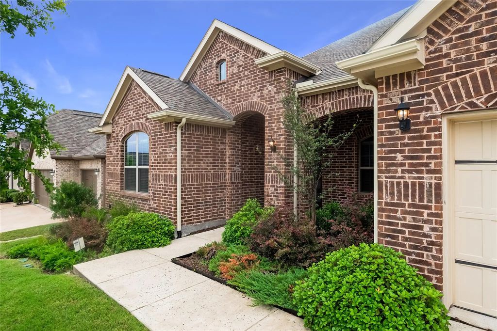 9420 Voyager Vista, Oak Point