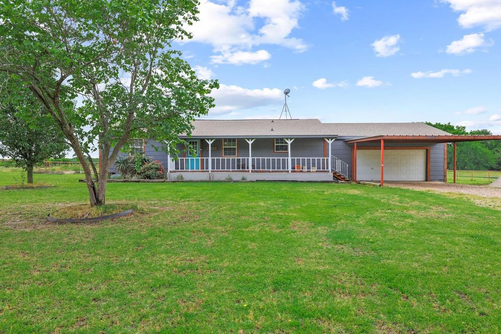 323 County Road 3804, Wolfe City