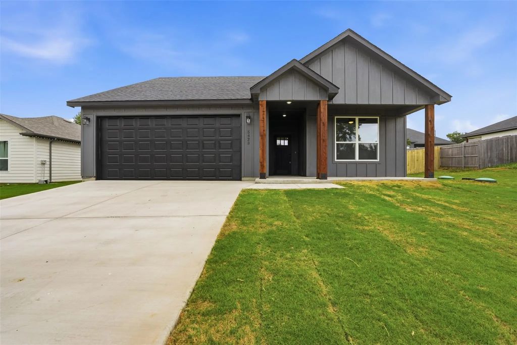 5423 Firewood Trail, Granbury