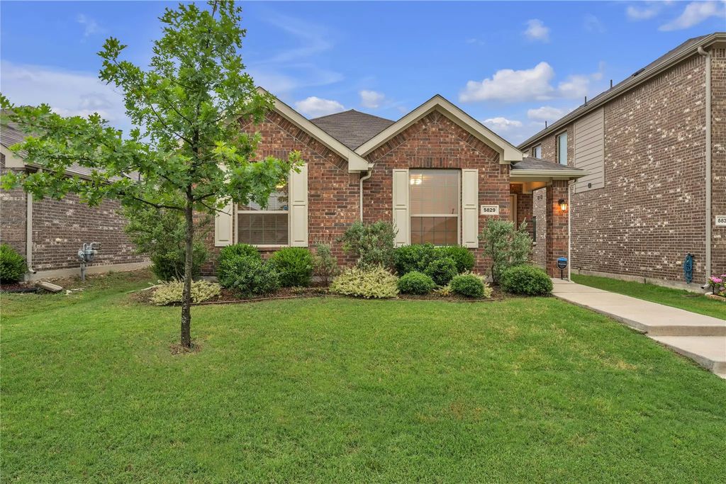 5829 Japonica Street, Fort Worth