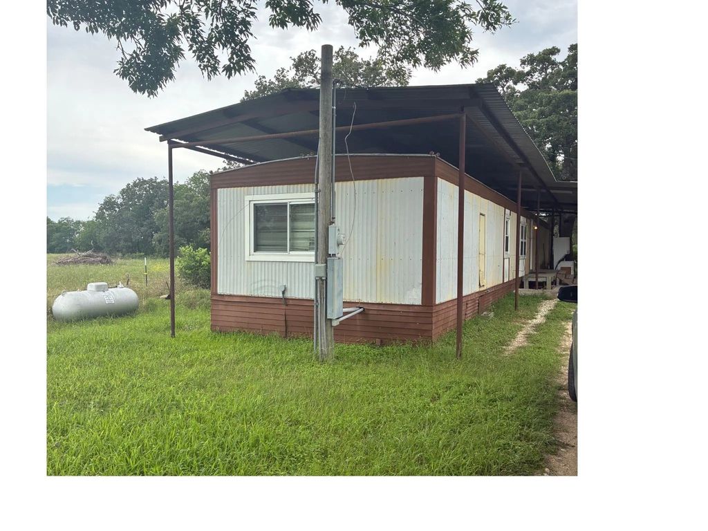 101 County Road 120c, Riesel
