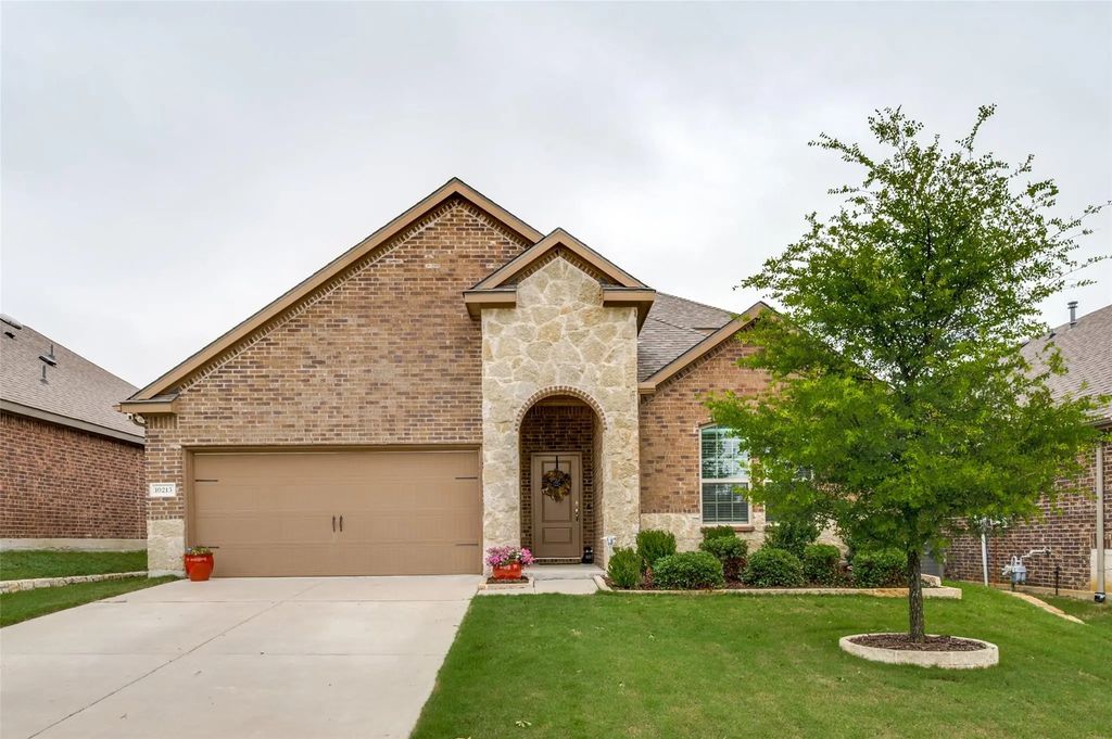 10213 Travis Road, Little Elm