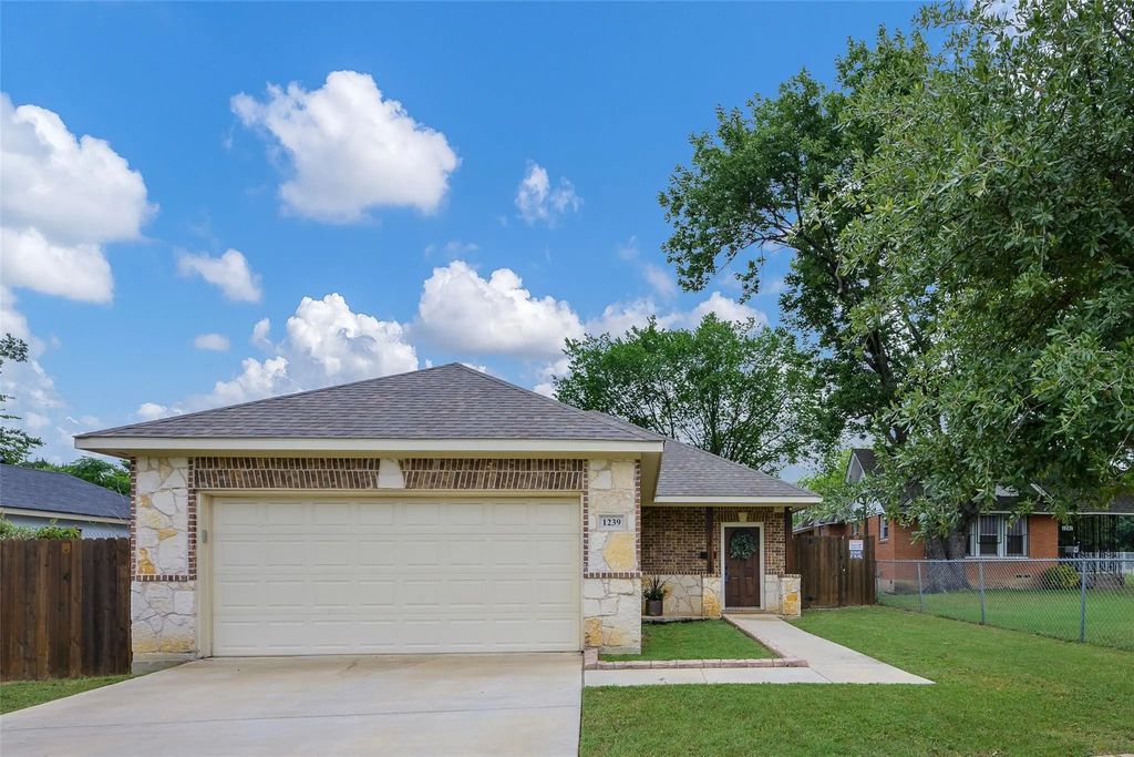 1239 E Woodin Boulevard, Dallas