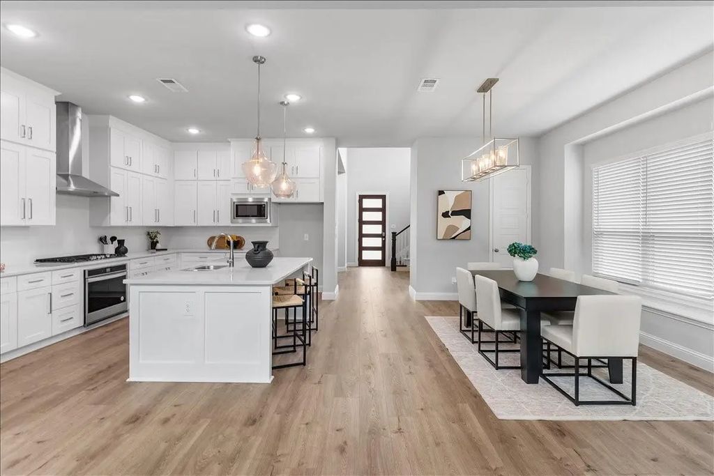12995 Wimbledon Way, Farmers Branch