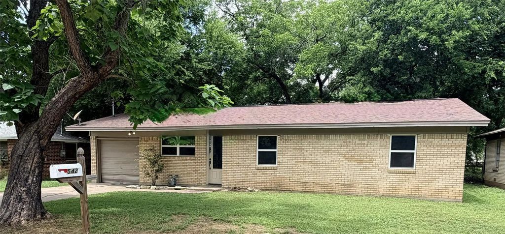 542 W Wilson Street, Cleburne