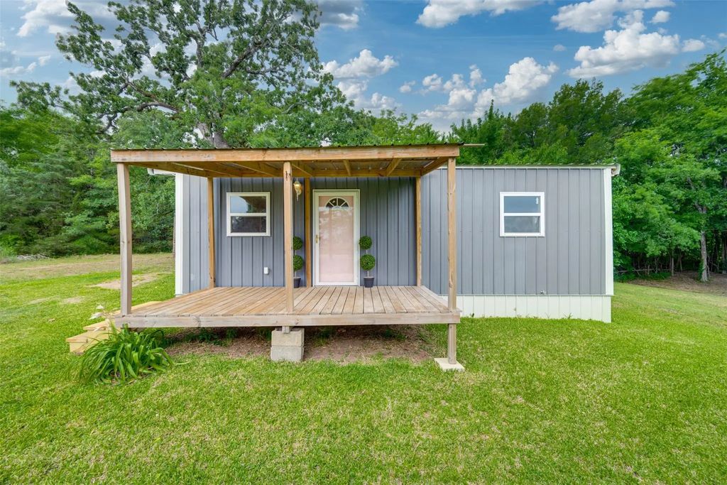 2575 State Highway 37 N, Clarksville
