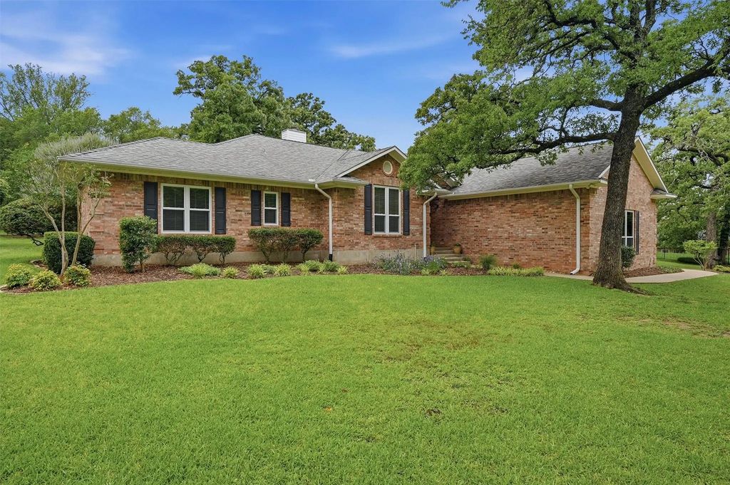 106 Santee Drive, Lake Kiowa