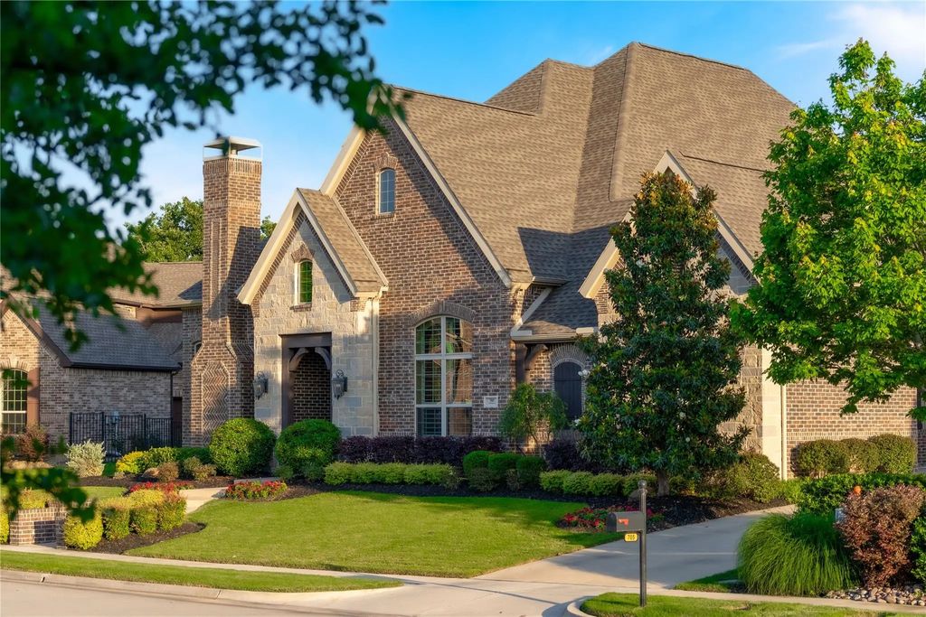 705 Strauss, Colleyville