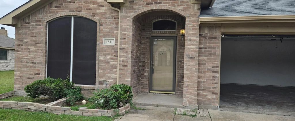 1811 Kings Cross Drive, Lancaster