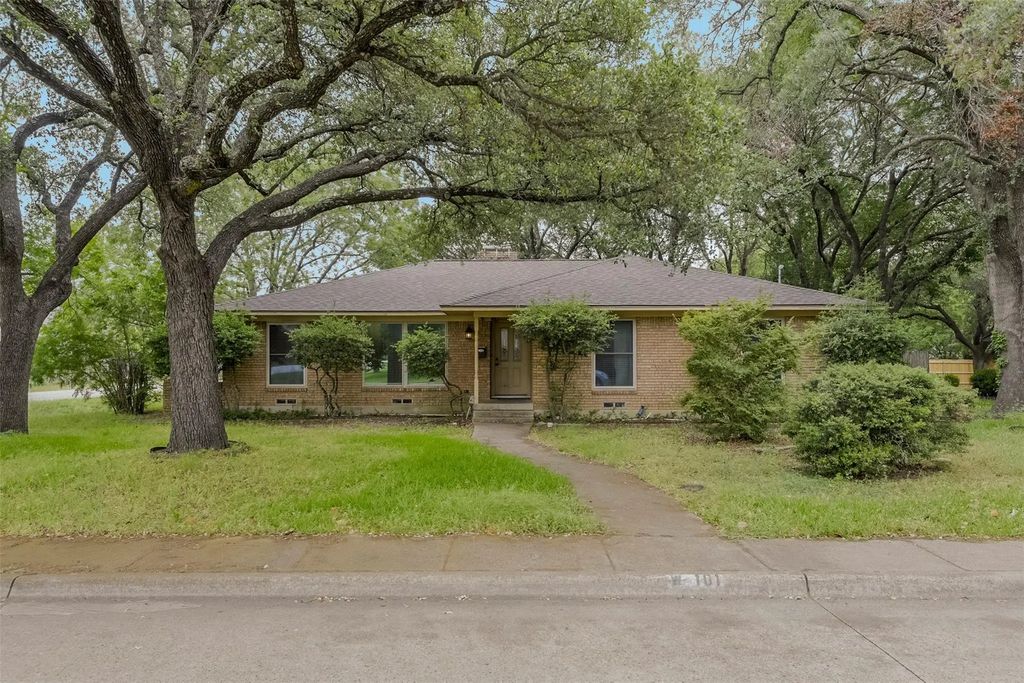 101 Vanderbilt Lane, Waxahachie