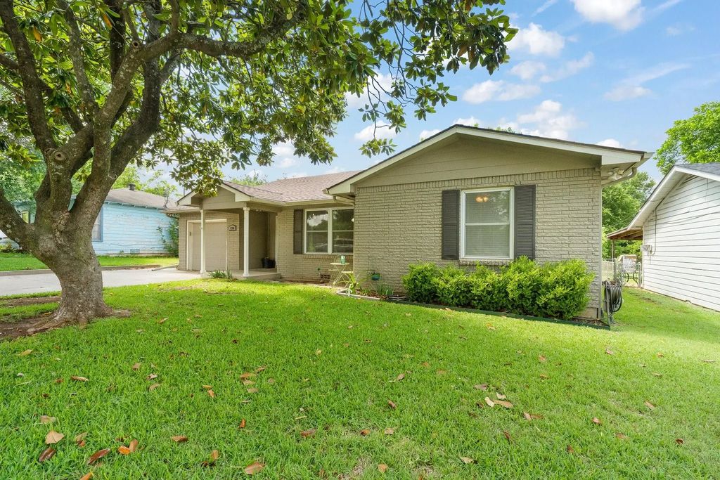 1206 Bales Street, Cleburne