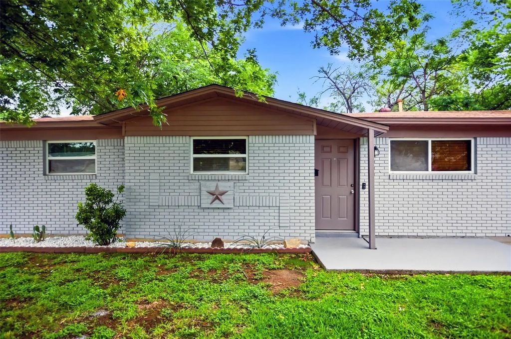 2004 Alan A Dale Road, Arlington