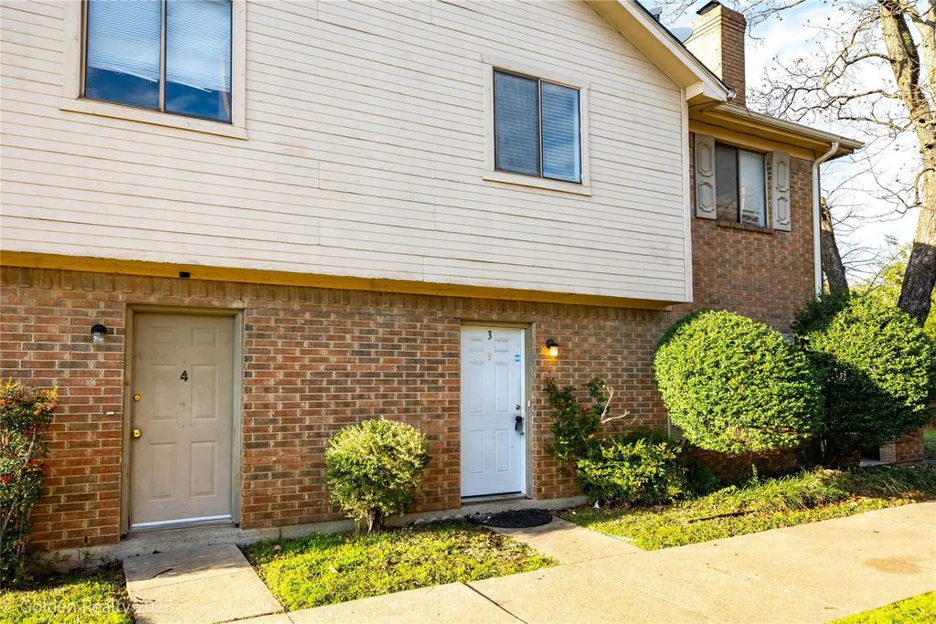 4009 Garland Avenue N 3, Garland