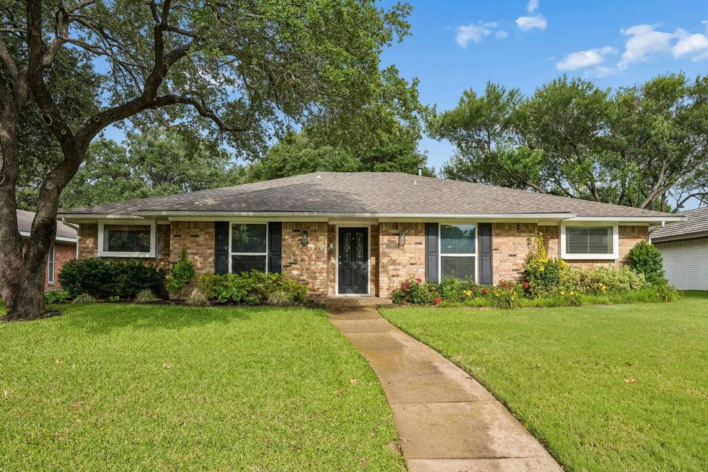 15935 Longvista Drive, Dallas
