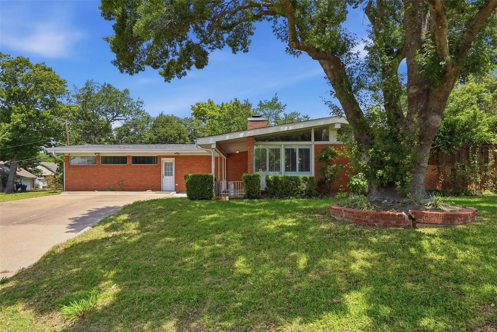 8324 Doreen Avenue, Fort Worth