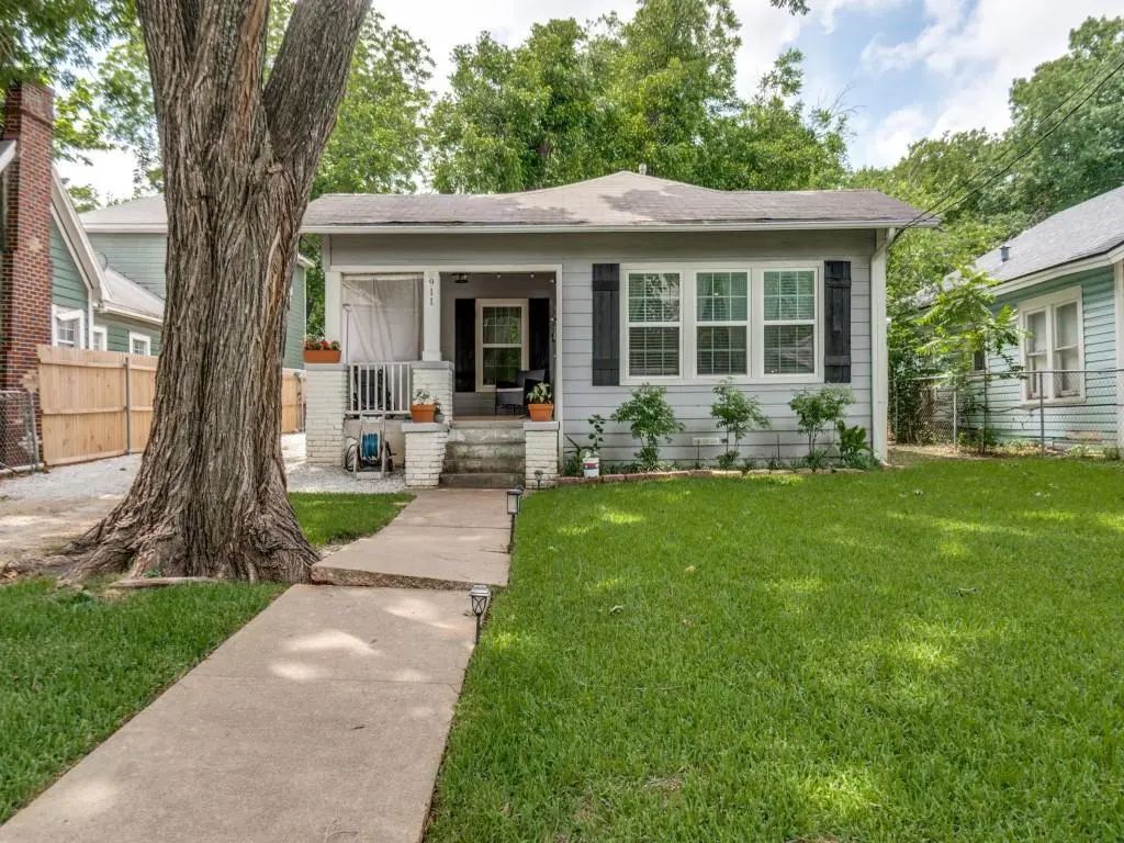 911 S Adams Avenue, Dallas