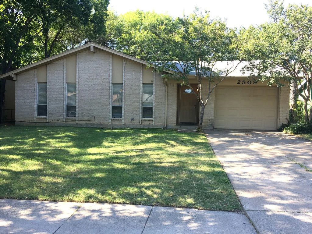 2509 Harbor Trail, Irving