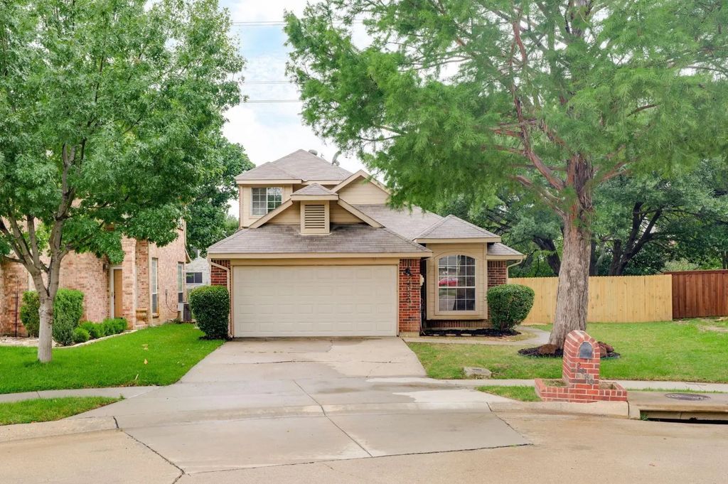 2080 Montclair Lane, Lewisville