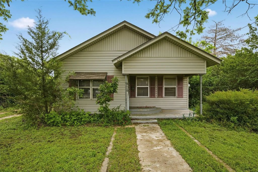 808 N Reagan Street, West