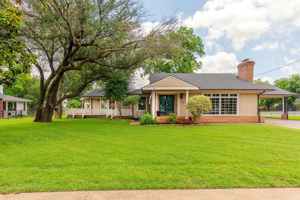 203 E Umphress Street, Van Alstyne