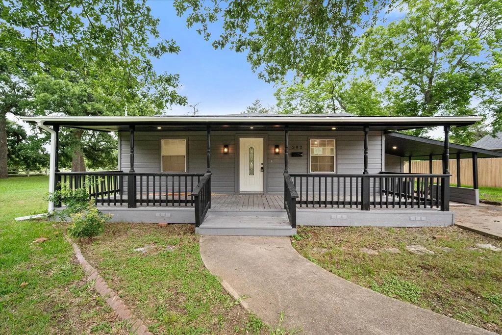 202 Roberts Rd, Teague