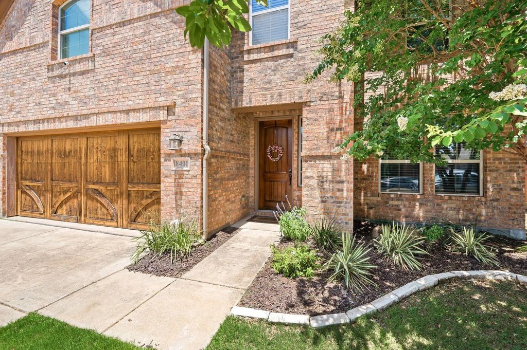 8401 Sandhill Crane Drive, Fort Worth