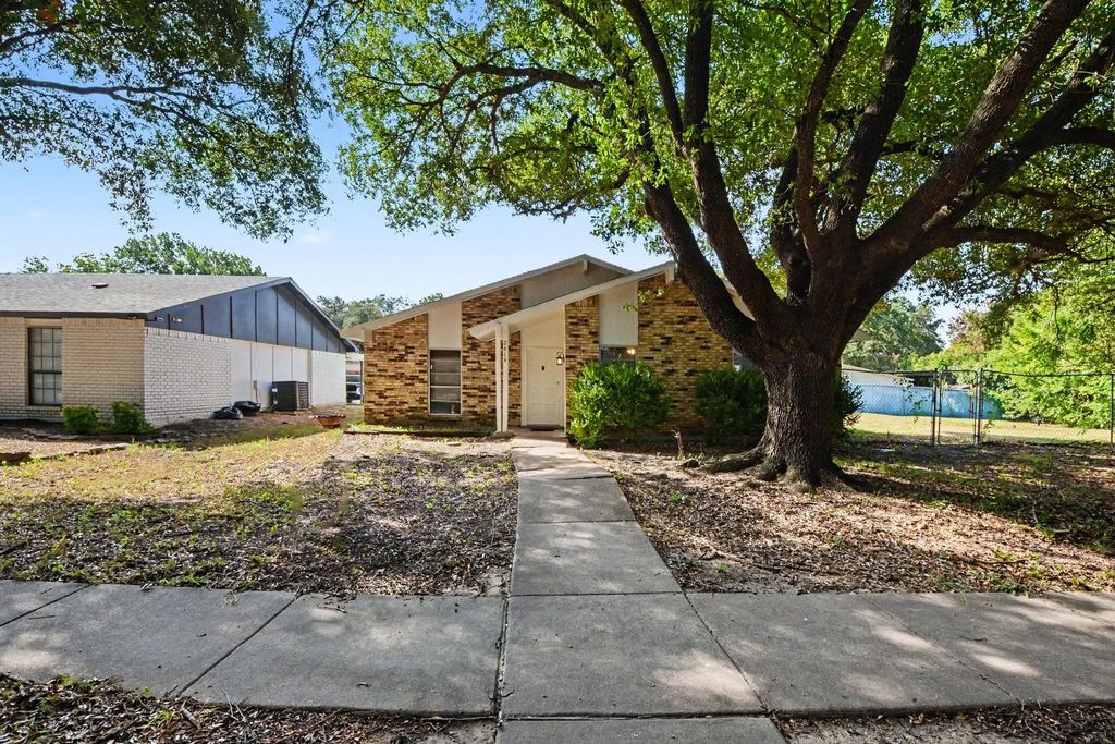 2614 Branch Oaks Drive, Garland