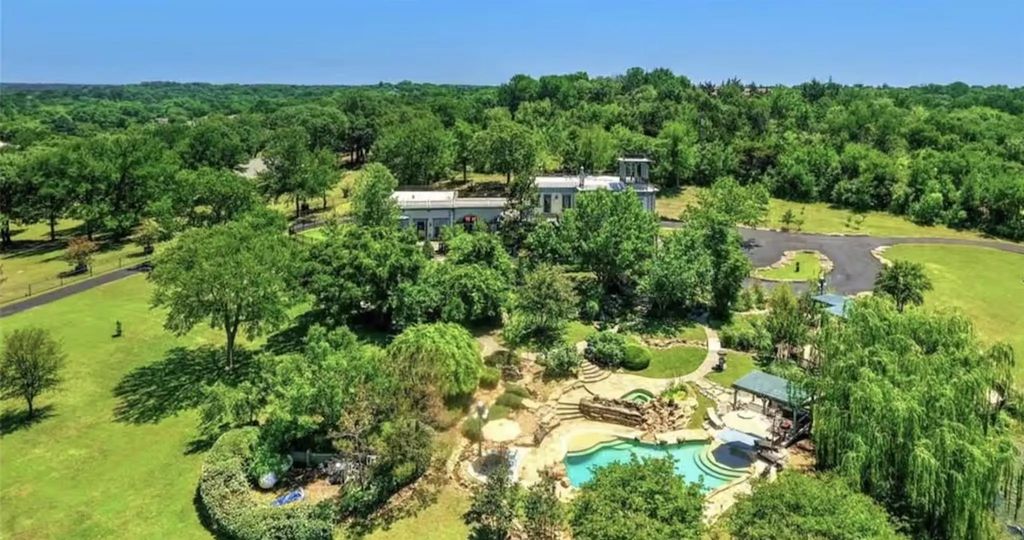 310 Ball Park Loop, Denison