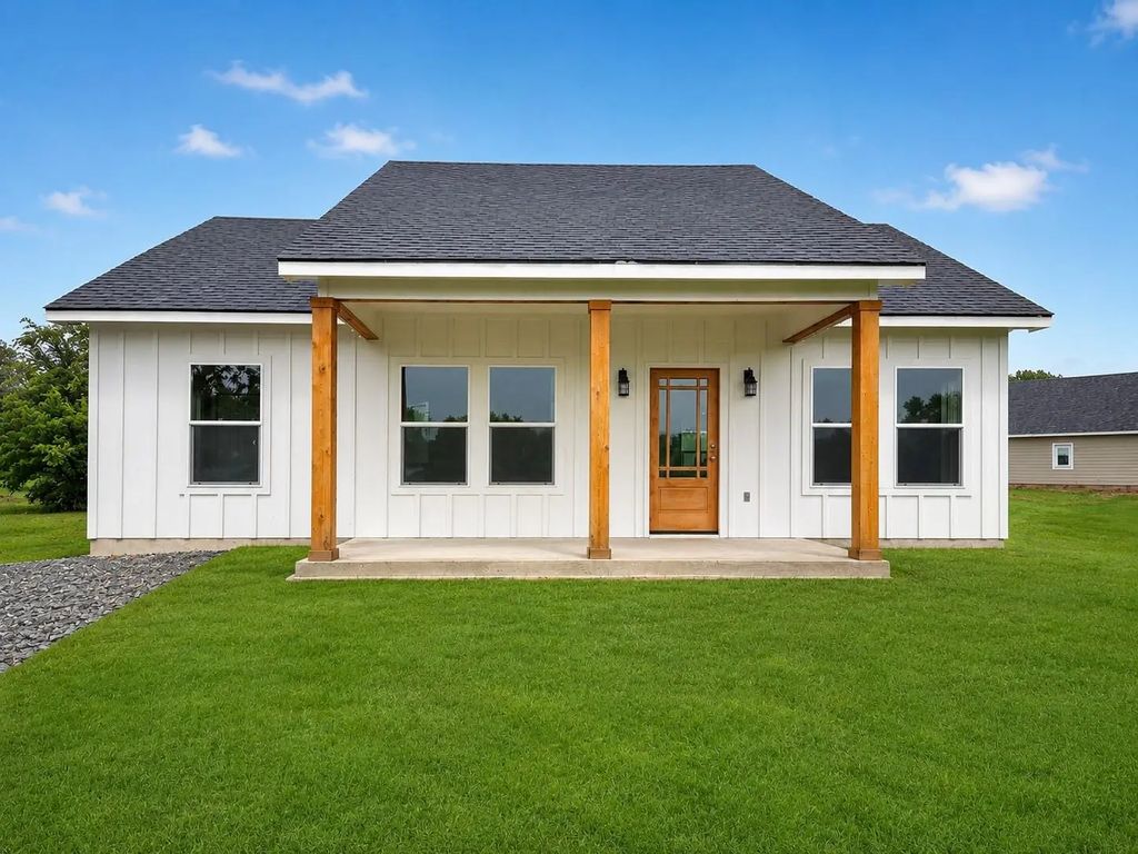 224 W Cardinal, Ector