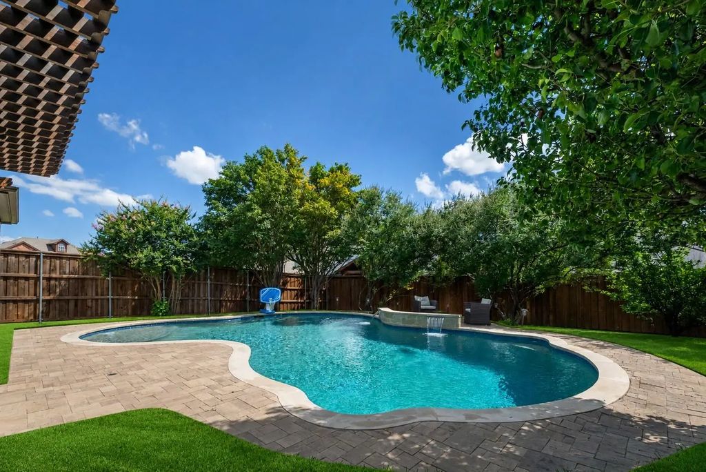 11825 Wolfcreek Lane, Fort Worth