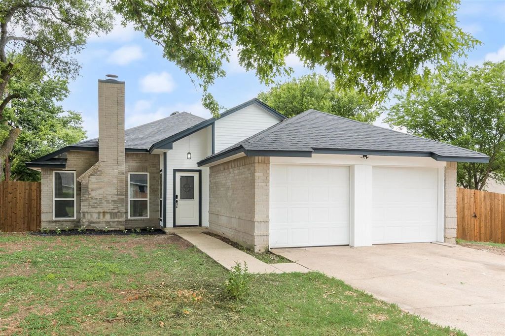 204 Hollywood Drive, Glenn Heights