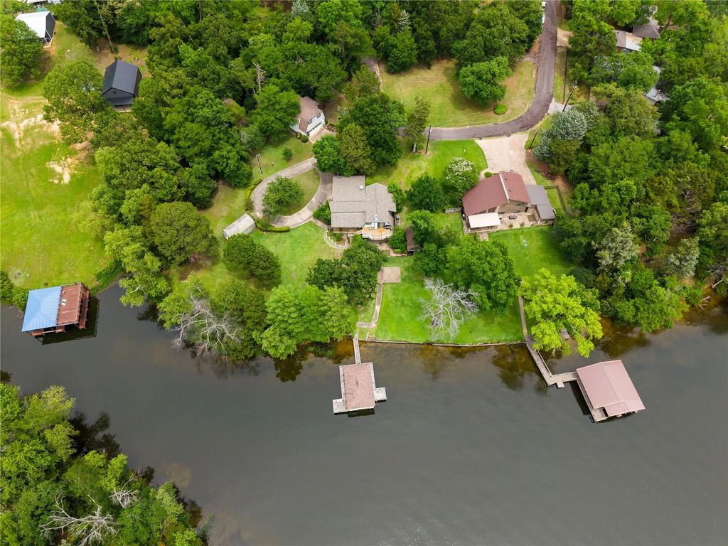 227 County Road 2268, Mineola
