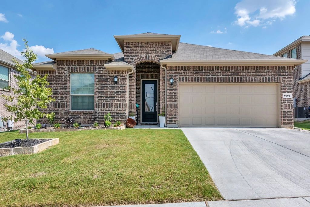 9508 Capehart Road, Fort Worth