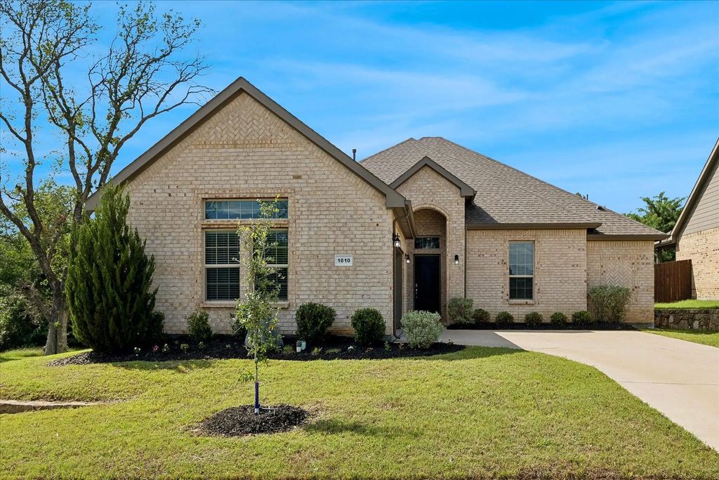 1010 Silver Oak Drive, Mansfield