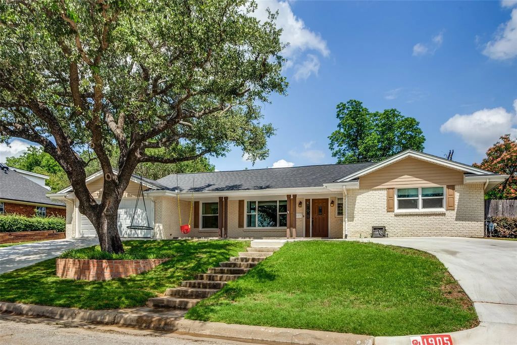 1905 Dakar Road W, Fort Worth