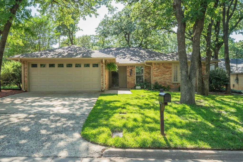 5516 Silver Bow Trail, Arlington