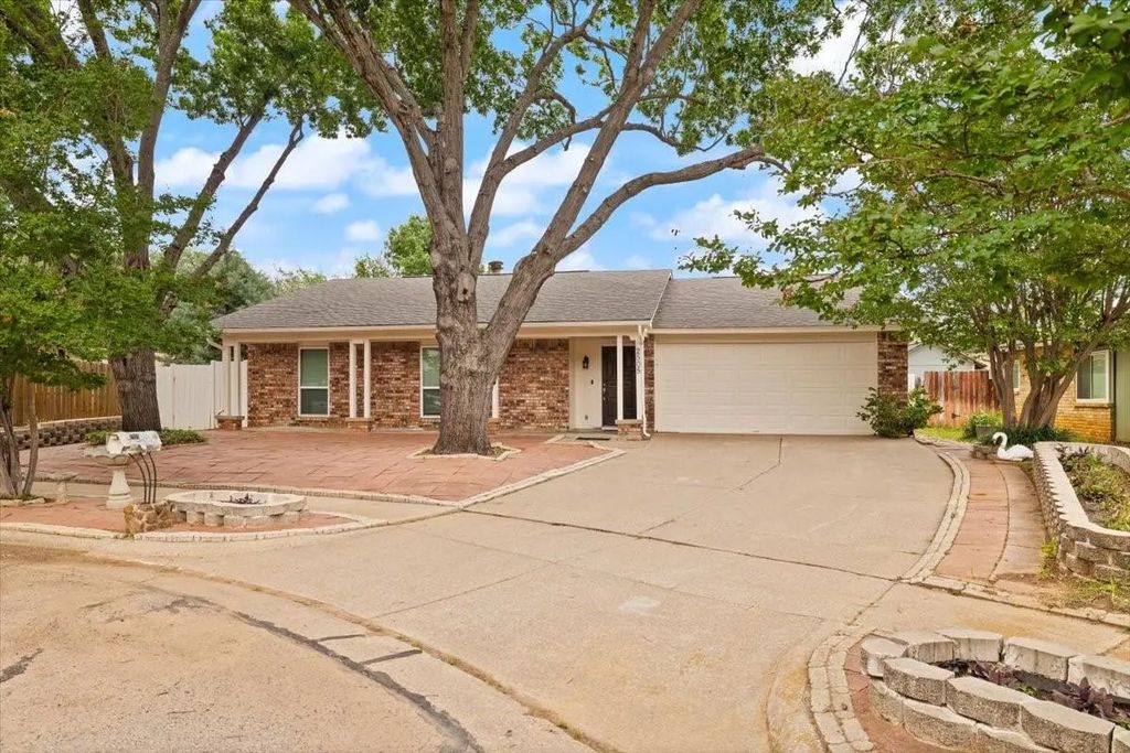 2505 Crestmoor Court, Arlington