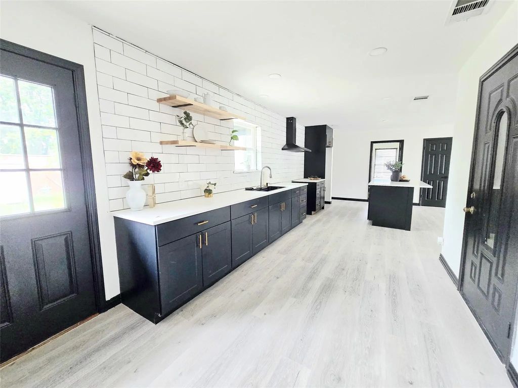 2953 Bay Oaks Drive, Dallas