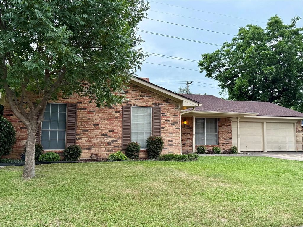 7548 Circle Drive, North Richland Hills
