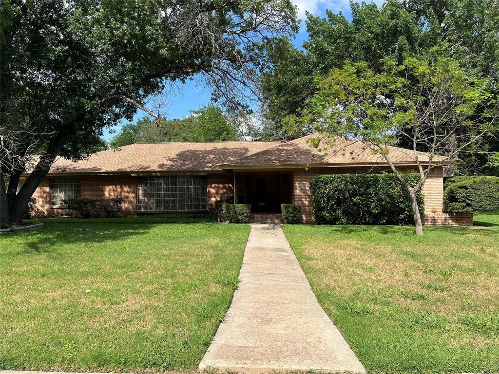 4109 Angus Drive, Fort Worth
