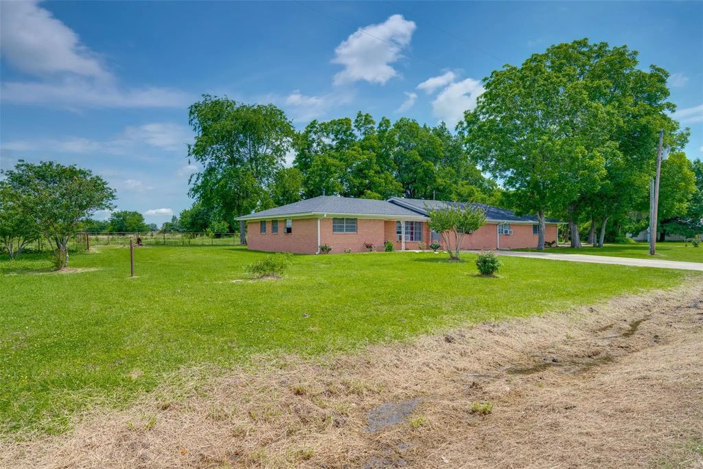 9958 Farm Road 79, Sumner