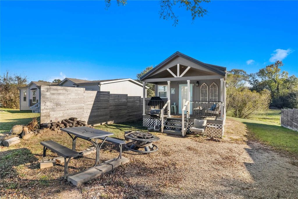 339 Indian Gap, Quitman