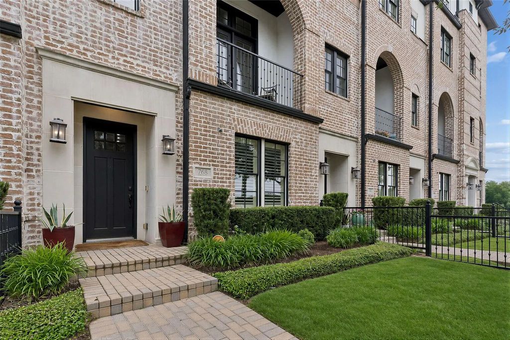 768 Sid Rich Drive, Irving