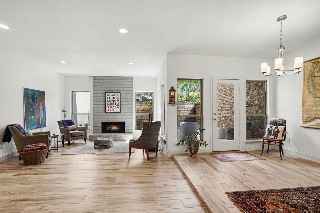 12368 Montego Plaza, Dallas