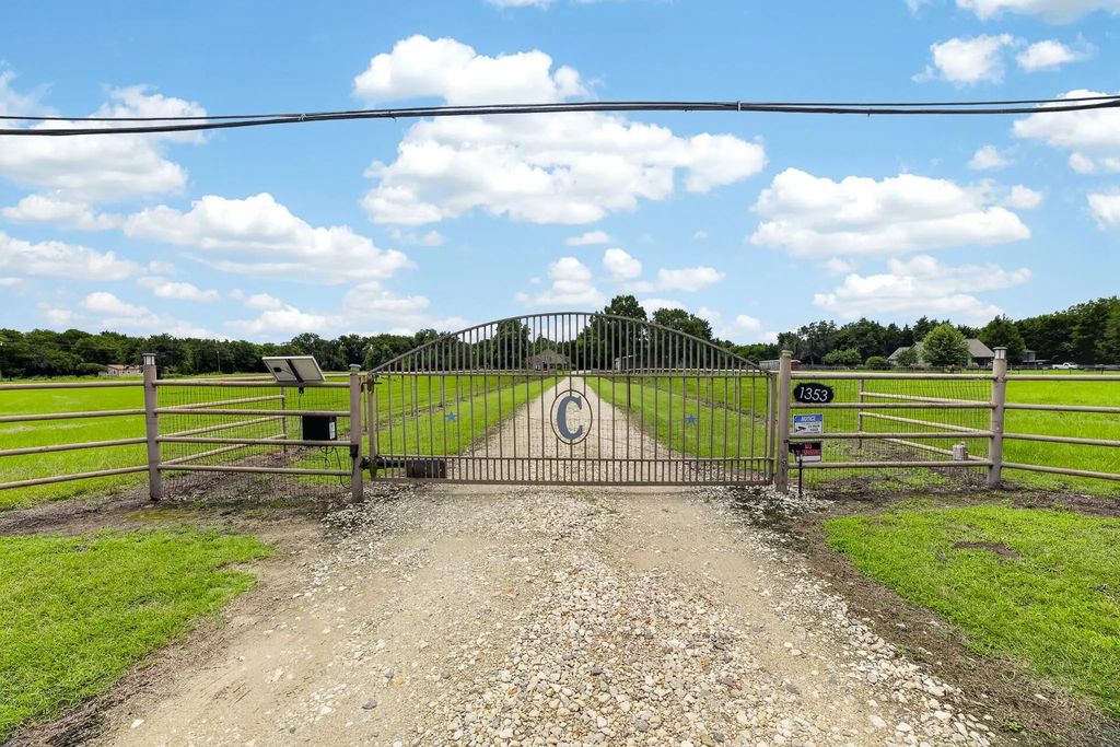 1353 E Fm 1564, Quinlan