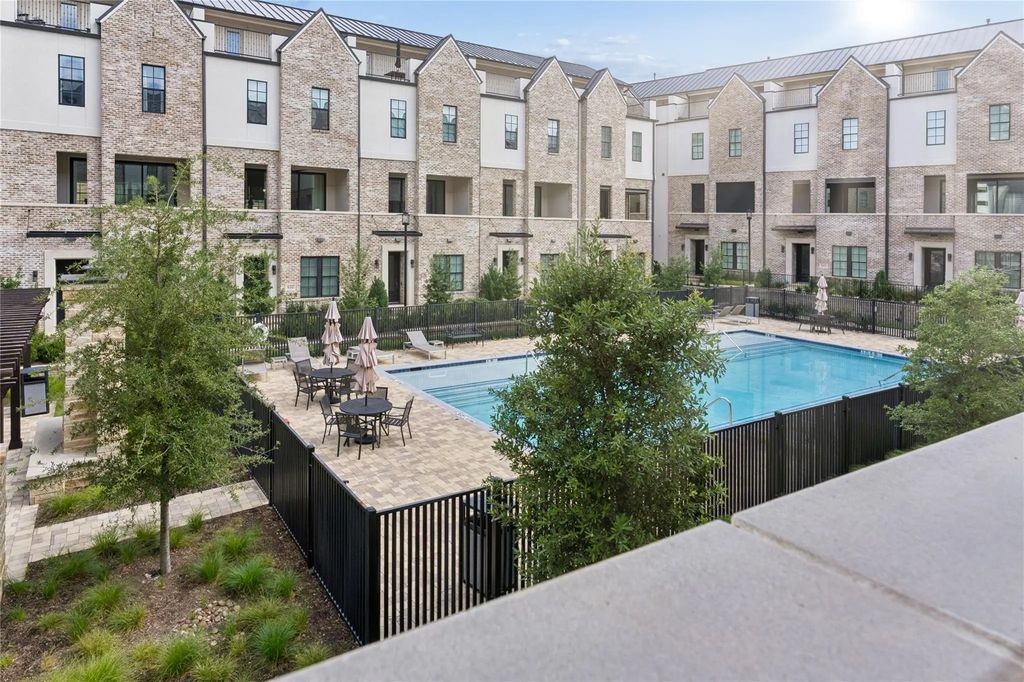 625 Dalton Lane, Irving